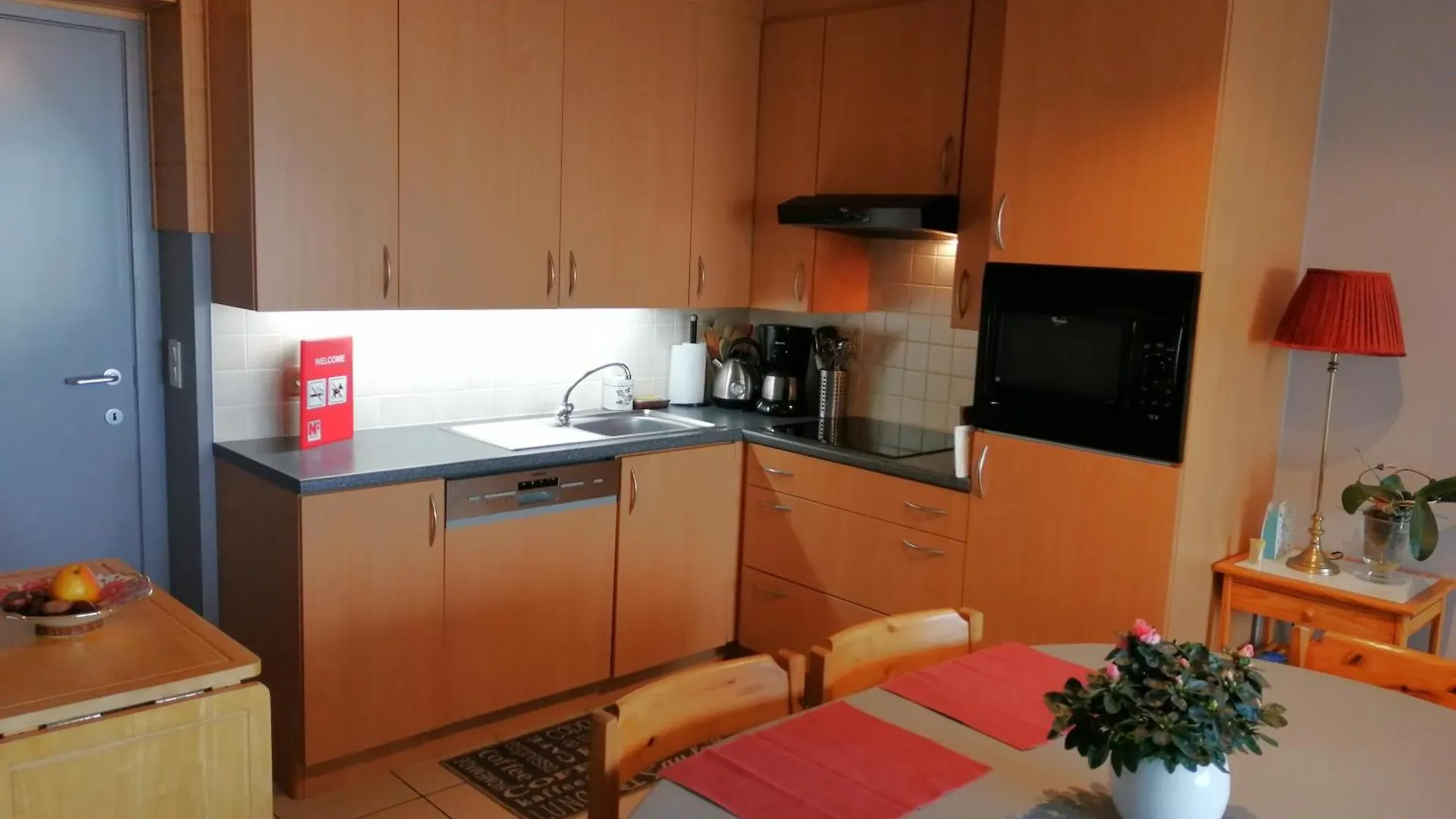 Appartement Met Zeezicht Max 6 P 오스텐드 0*,